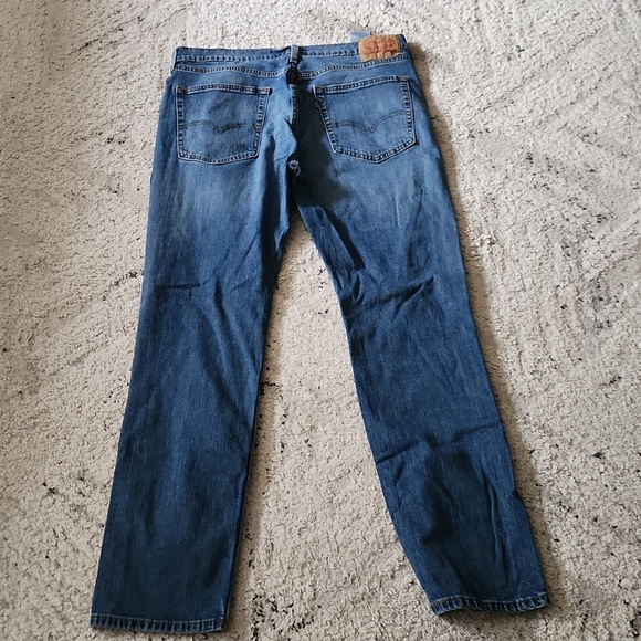 Men's Levi Jeans - Picture 2 of 3